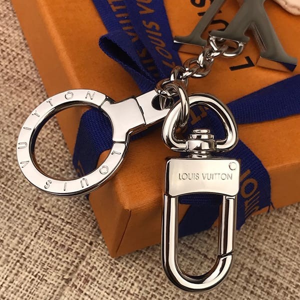 《大人気》ルイヴィトン キーホルダー LV イニシャル スーパーコピー M01192